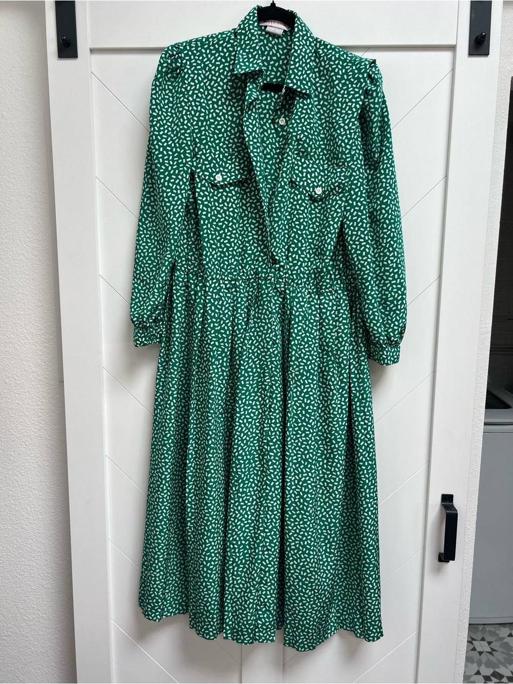 1980’s Appleseed's Green Printed Long Sleeve Collared Midi Dress w/ belt
